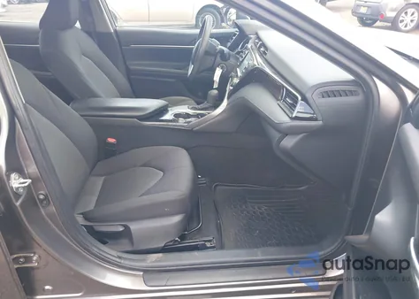 2020 Toyota Camry Le z USA, uszkodzony, nr VIN 4T1C11AK7LU339279